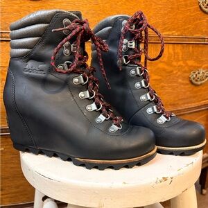 Sorel Joan of Arctic Wedge II Hiker Boots | Black Leather | Women's 6